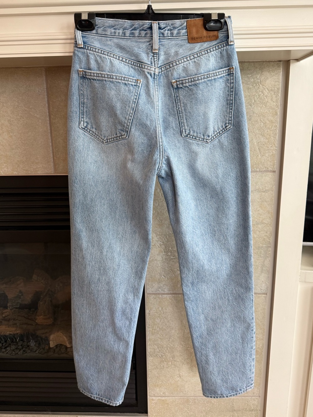 Aritzia Denim Forum High Rise 90’s Jeans - Picture 3 of 13